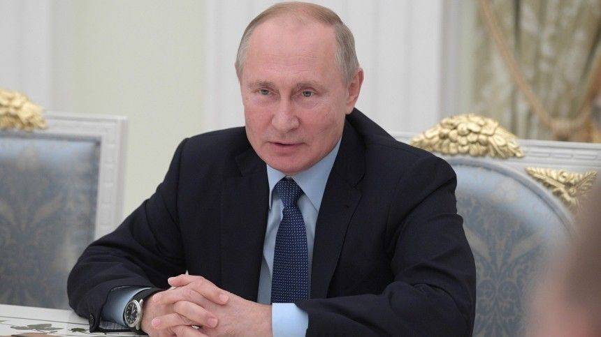 Путин подписал закон об информировании россиян о положенных им льготах