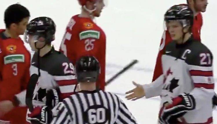Российские хоккеисты отказались пожать руку капитану сборной Канады