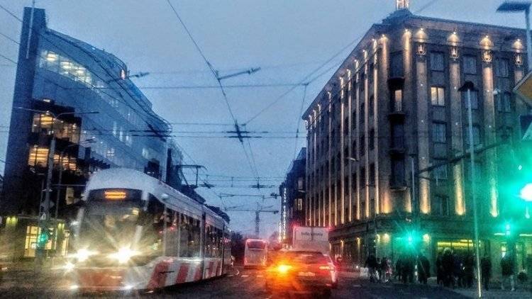 Автобус из Петербурга опрокинулся в Эстонии, пострадали девять человек