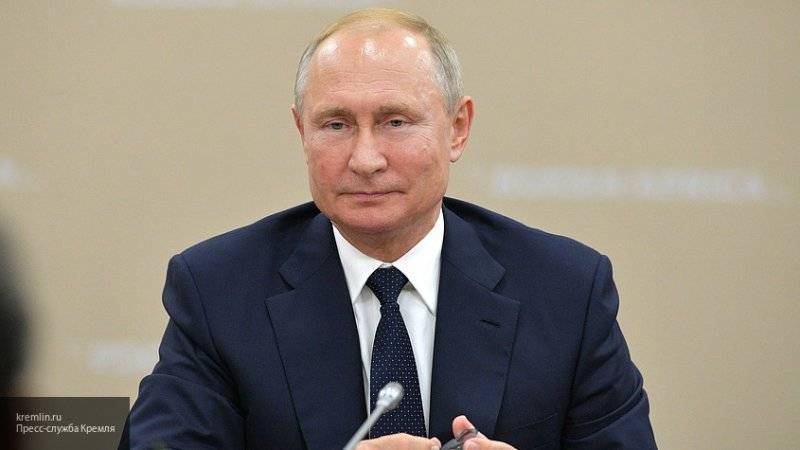 Путин подписал закон, обязывающий операторов уведомлять о блокировке счетов