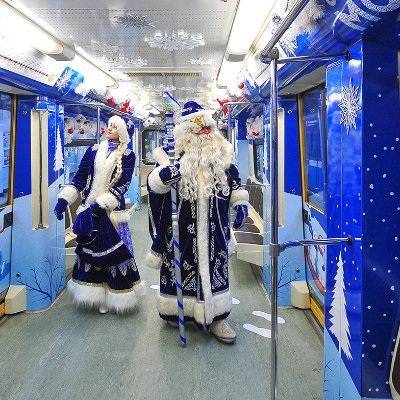 В Метро Москвы запустили тематические новогодние поезда