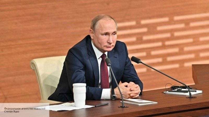 Путин подписал закон, обязывающий операторов уведомлять россиян о блокировке счетов