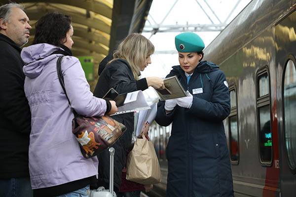 Все пассажиры первого поезда в Крым попали в базу данных «Миротворца»