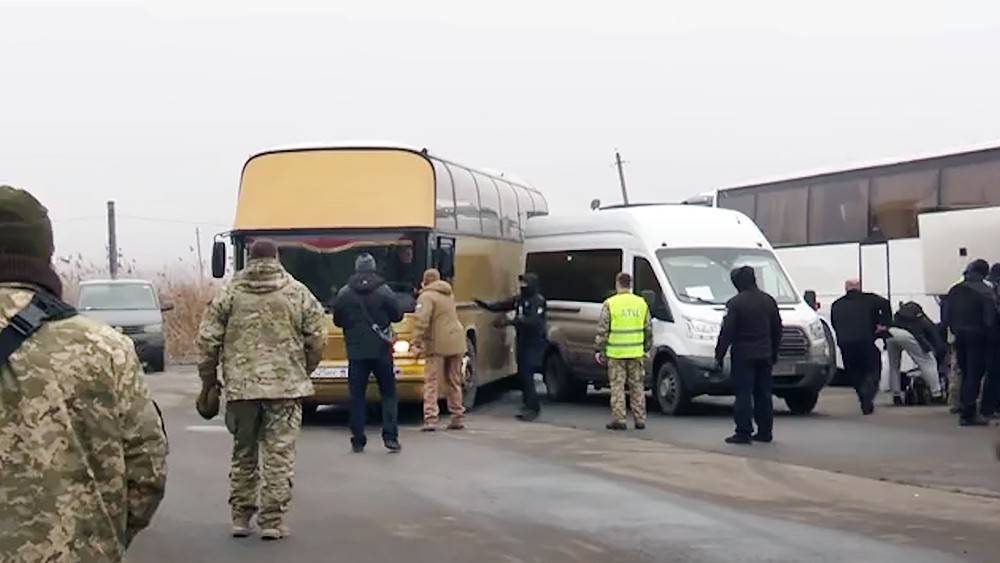 Автобус с пленными попал в ДТП на Украине (видео)