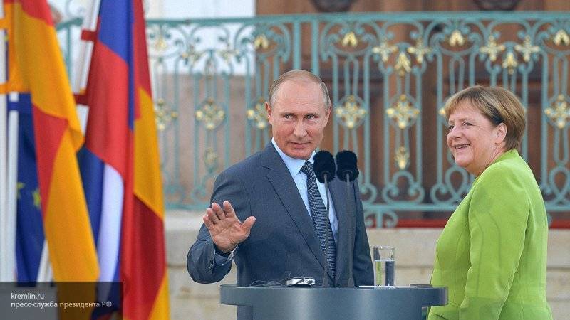 Жители ФРГ заявили, что внешняя политика 2020 года находится в руках Путина и Меркель