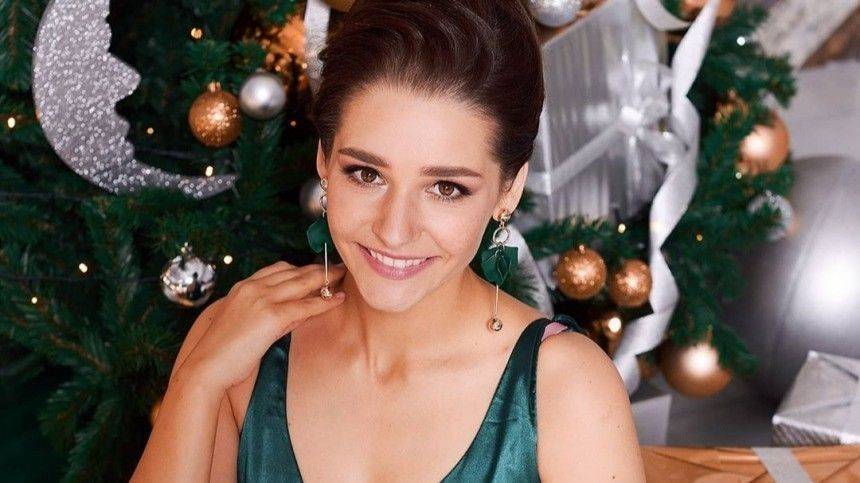 Глафиру Тарханову сравнили с «новогодней феей» в воздушном платье