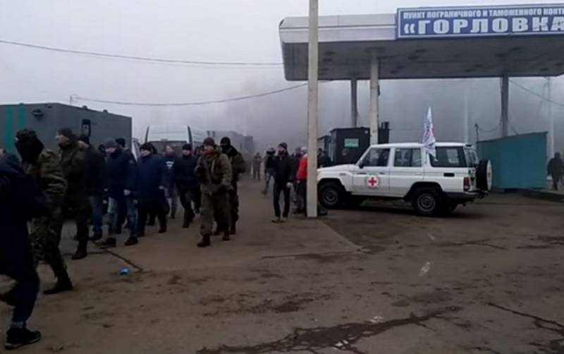На Донбассе проходить обмен пленными: 20 человек отказались покидать Украину