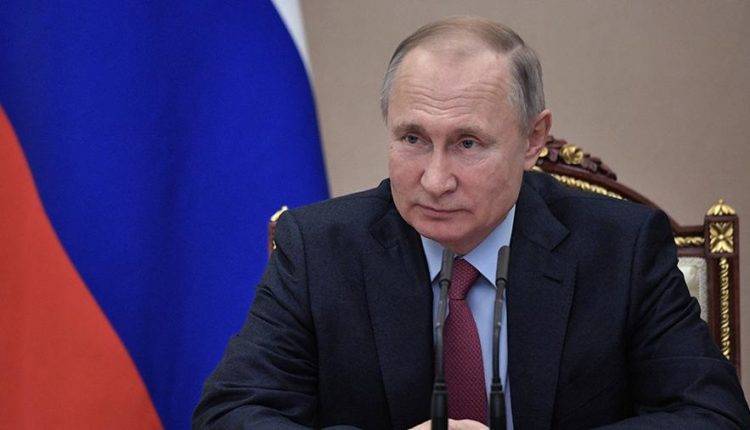 Путин подписал закон об информировании граждан о положенных им льготах