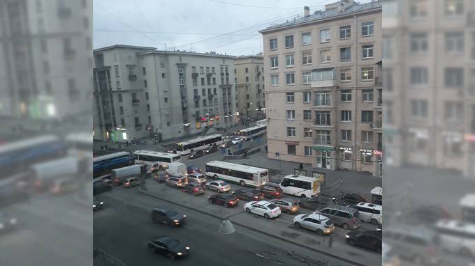 Электроавария привела к транспортному коллапсу в Невском районе