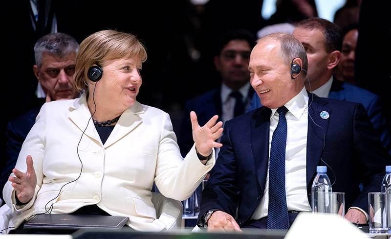 Меркель позвонила Путину и поддержала строительство "Северного потока - 2"