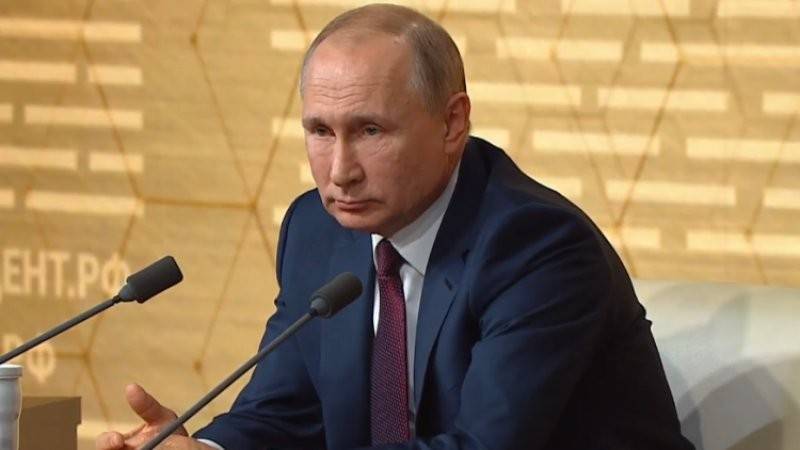 Путин обязал чиновников рассказывать россиянам о положенных льготах