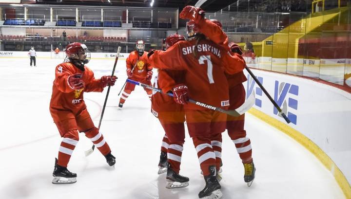 Российские хоккеистки вышли в четвертьфинал молодежного чемпионата мира