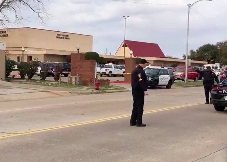 Два человека погибли при стрельбе в церкви в Техасе