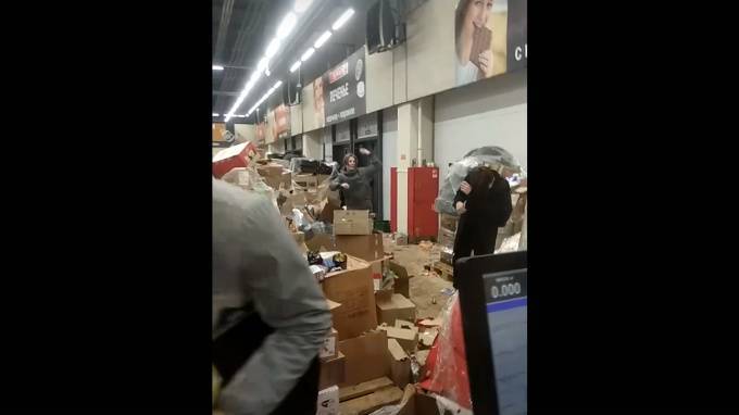 Петербуржцы атаковали закрывающиеся магазины Spar