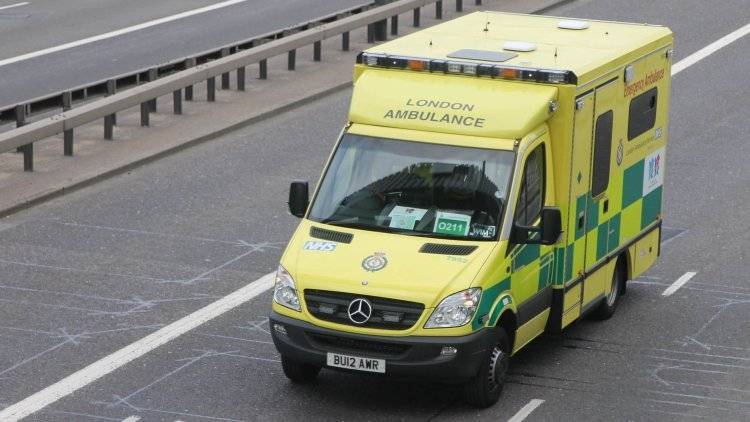 Автомобиль в Британии сбил группу школьников, один ребенок погиб