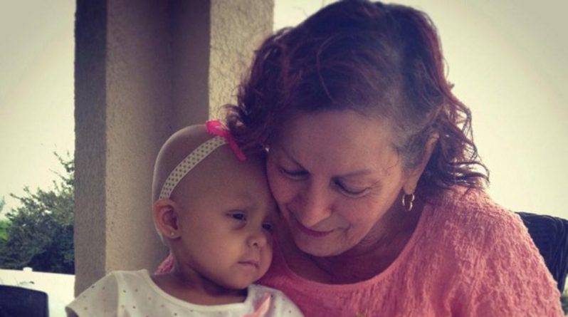 Мама поделилась снимком дочери, проходящей изнурительное лечение от рака, чтобы показать травмирующую реальность детской онкологии