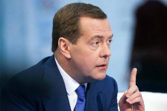 Медведев поручил оцифровать оставшиеся советские законы