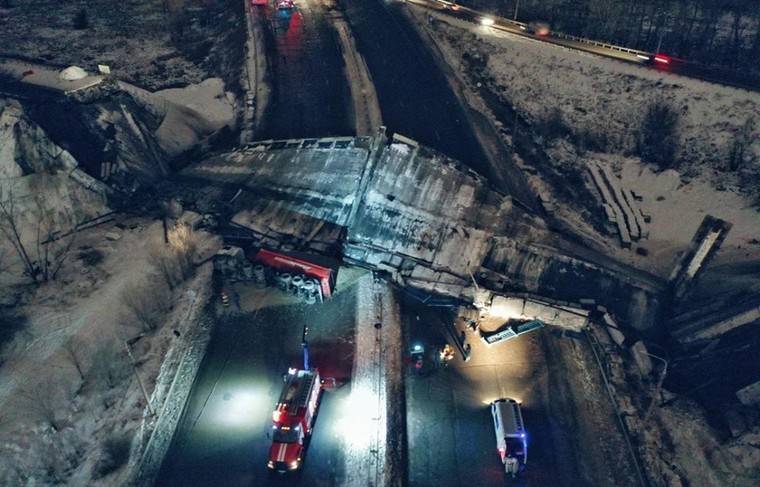 Большегруз со щебнем стал причиной обрушения моста в Оренбурге