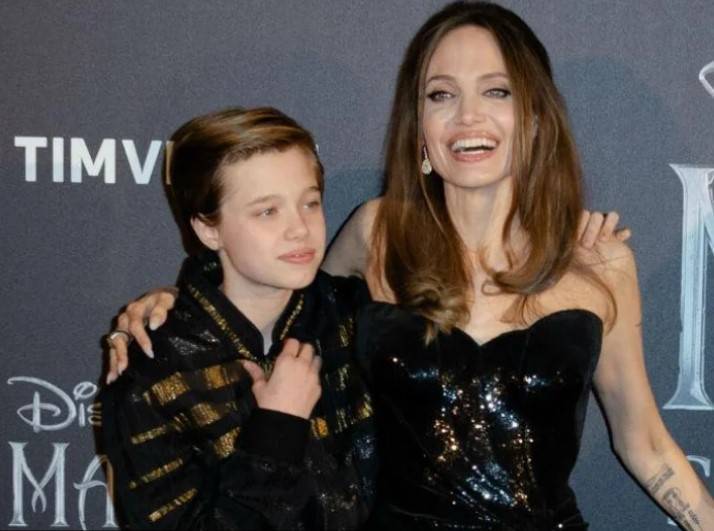 13-летняя дочь-трансгендер Джоли и Питта стала Джоном