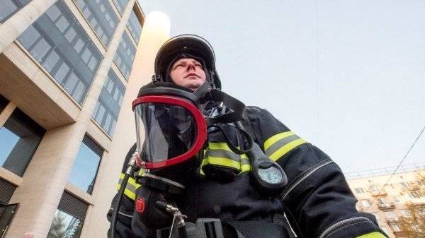 Сотрудники МЧС Петербурга локализовали пожар в ангаре