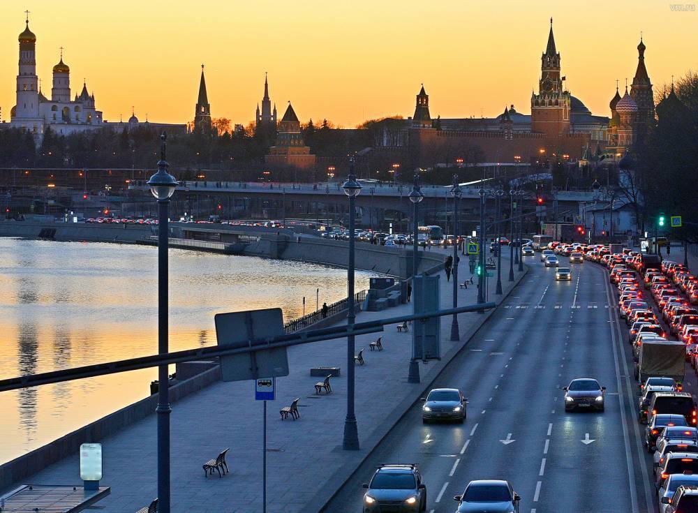ЦОДД посоветовал московским автомобилистам пересаживаться на метро