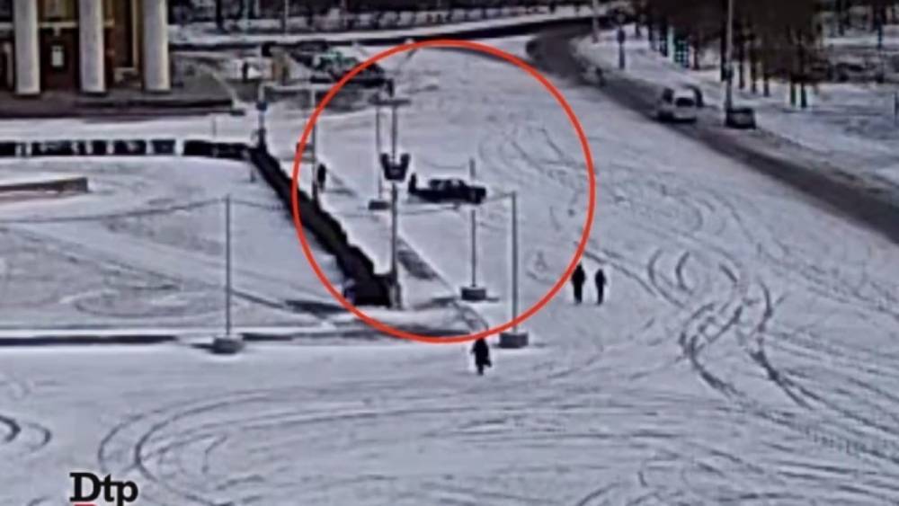 Дрифтер на «семерке» сбил петрозаводчанку на площади Кирова