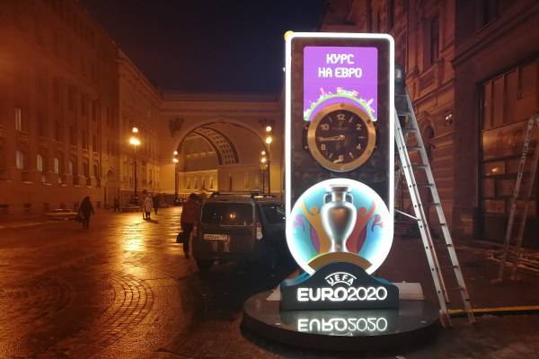В Петербурге установили часы обратного отсчета времени до начала Чемпионата Европы по футболу