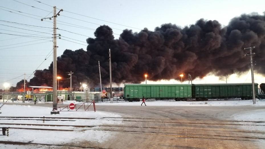Пожар на складе с каучуком в Петербурге удалось локализовать