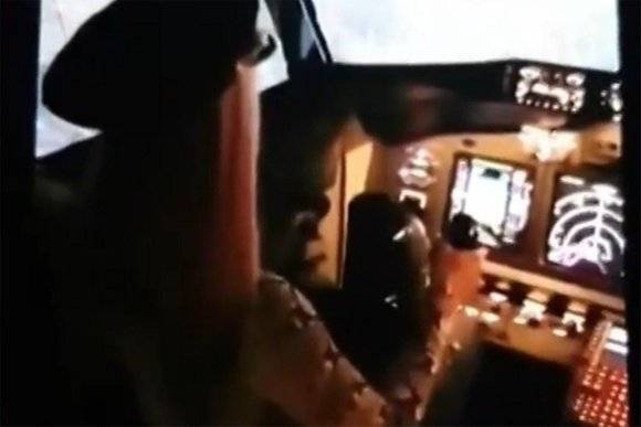 Депутат ГД призвал проверить видео с девушкой за штурвалом самолета