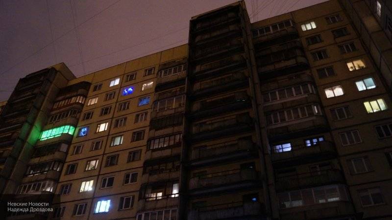 Выпавшая с 14-го этажа школьница впала в кому в Петербурге
