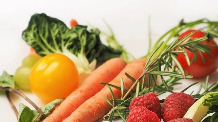 ВЦИОМ выяснил, что более половины россиян сами выращивают овощи и фрукты