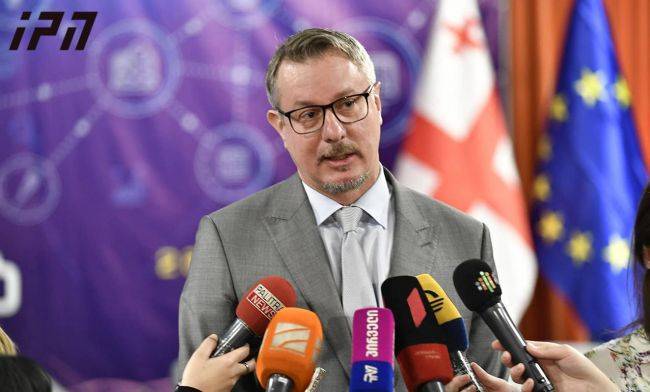 Посол ЕС призвал власти и оппозицию Грузии скорее провести переговоры