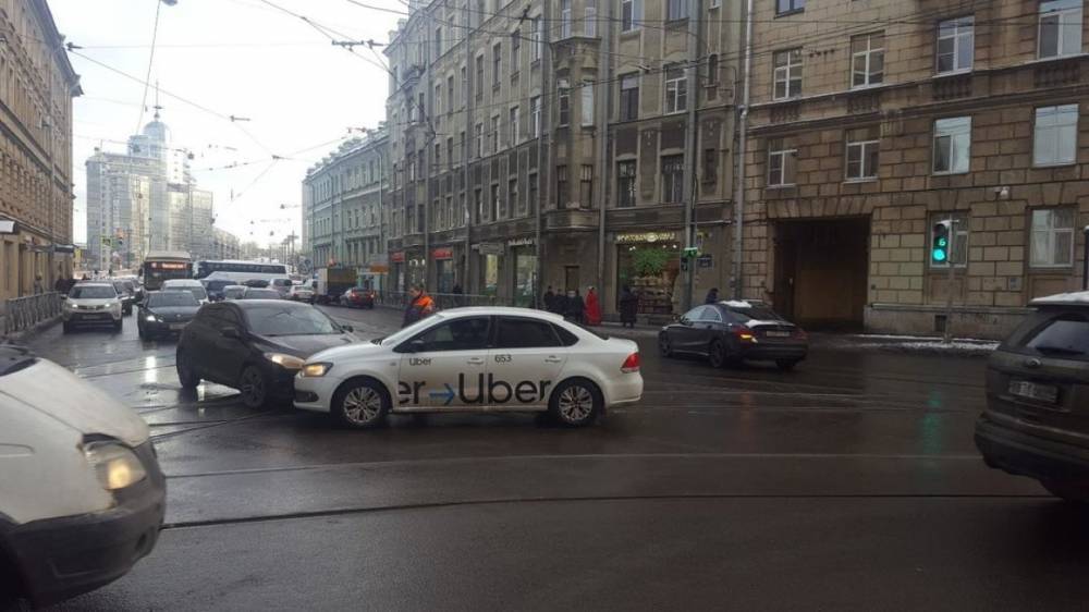 Авария заблокировала движение трамваев в Петроградском районе
