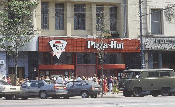 Михаил Горбачев и реклама Pizza Hut: чудо на День благодарения (Foreign Policy, США)