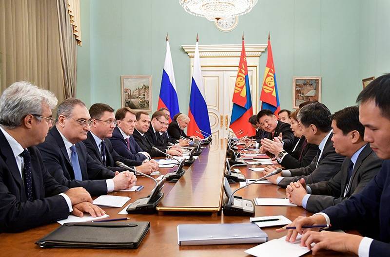 Медведев назвал Монголию дружественной страной