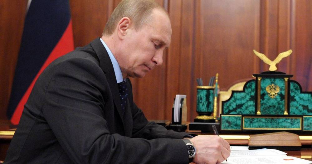 Путин сократил финансирование на медицину и образование в пользу силовиков и госканалов