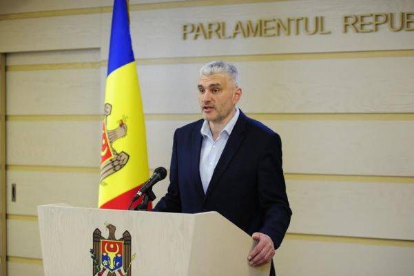Граждан Молдавии хотят освободить от бремени за украденный миллиард
