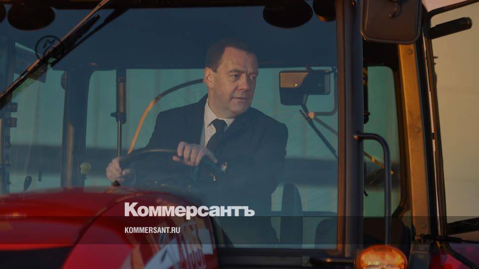 Медведев раскритиковал снижение порога превышения скорости до 10 км/ч