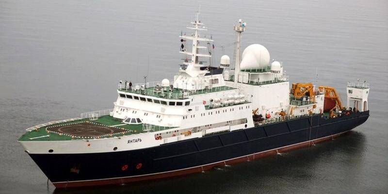 Российское разведывательное судно начало вести себя аномально у берегов США