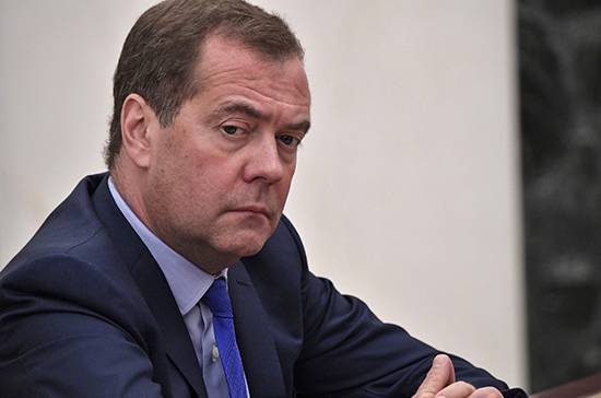 Медведев поручит изучить вопрос о пороге превышения скорости