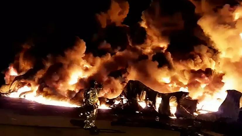 Пожар в ангаре в Петербурге ликвидирован