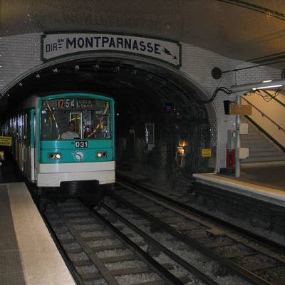 Масштабная национальная забастовка парализует парижское метро