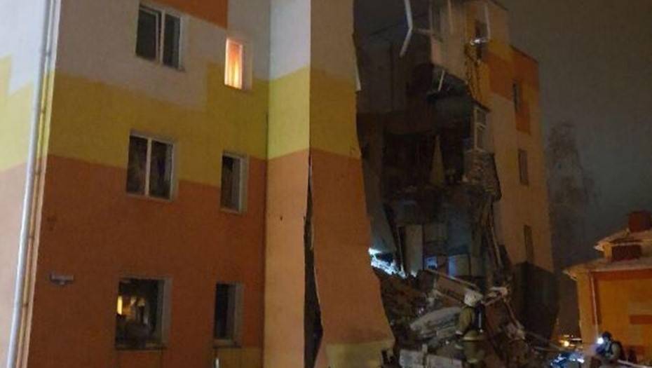 Стена многоэтажного дома рухнула после взрыва газа в Белгородской области