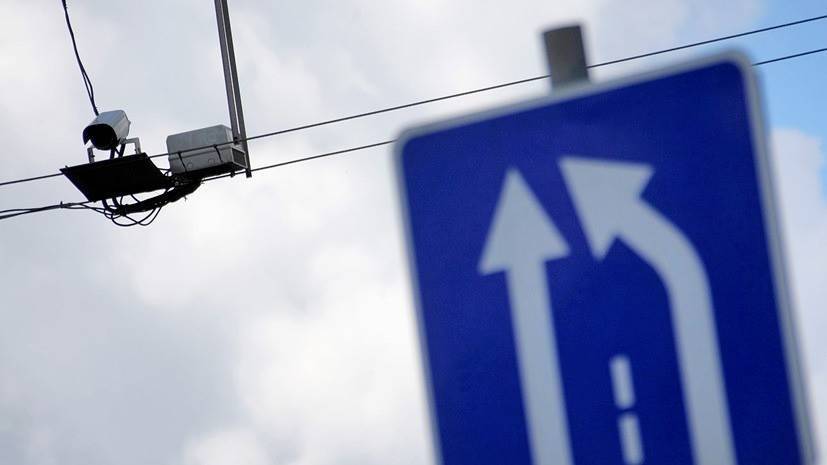 Медведев поручил разработать критерии установки знаков дорожных камер