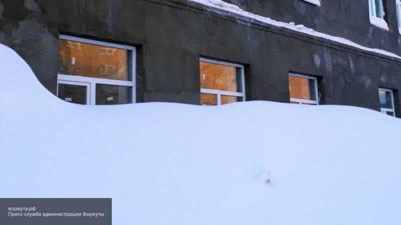 Ребенок насмерть замерз в Нижегородской области, играя в сугробе