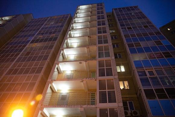 В Подмосковье под балконом квартиры нашли раздетого двухлетнего мальчика