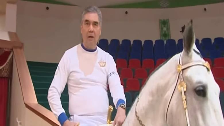 Президент Туркмении скакал по цирку на коне (ВИДЕО)