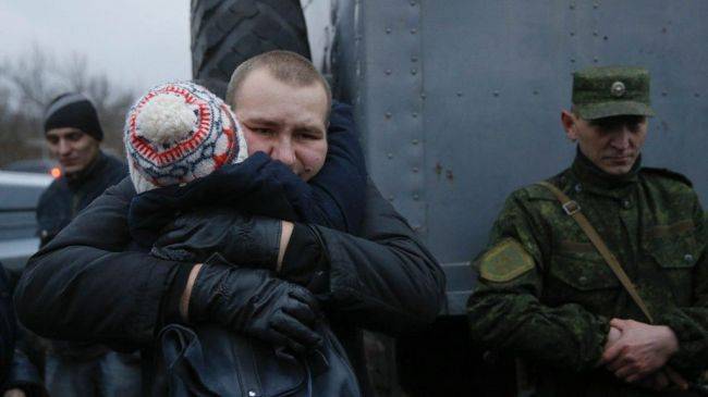 Обмен пленными между Украиной и Донбассом — спорный, но все же успех?