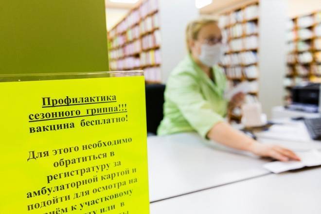 Роспотребнадзор сообщил, что каждый второй в РФ привит от гриппа