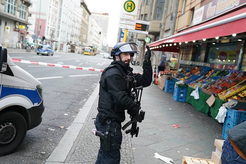 Полиция взяла под контроль ситуацию со стрельбой в центре Берлина